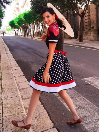 Abito patchwork con cintura a pois anni '50