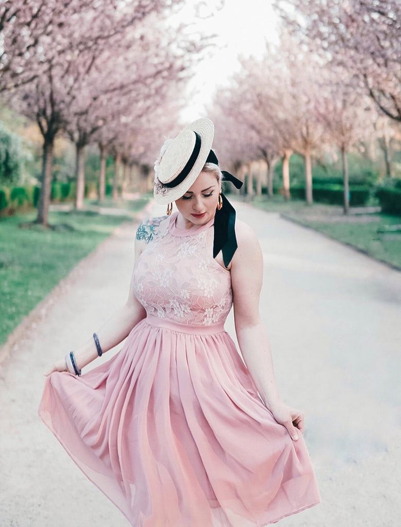 Abito svasato in pizzo floreale anni '50 rosa