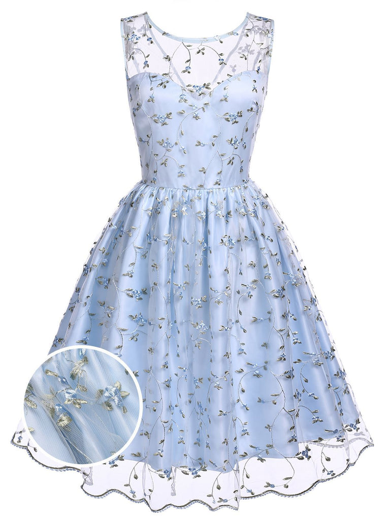 Abito blu in pizzo con ricamo floreale anni '50