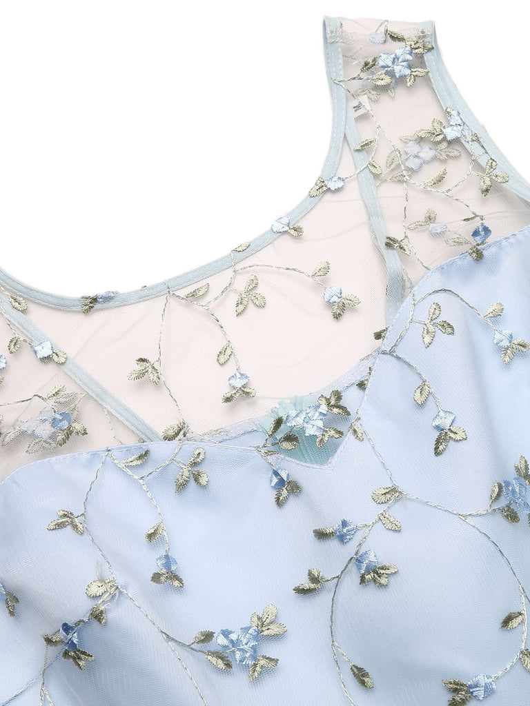 Abito blu in pizzo con ricamo floreale anni '50