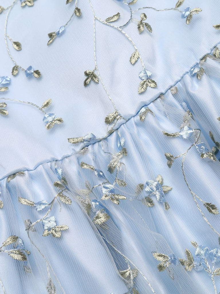 Abito blu in pizzo con ricamo floreale anni '50