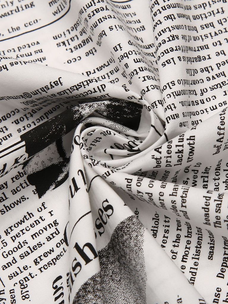 Abito a mantella da pipistrello stampa giornale bianco anni '50