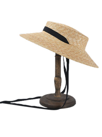 Cappello in rafia intrecciata con nastro nero