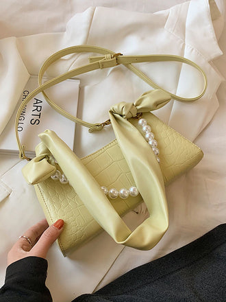 Borsa hobo in tinta unita con catena di perle retrò